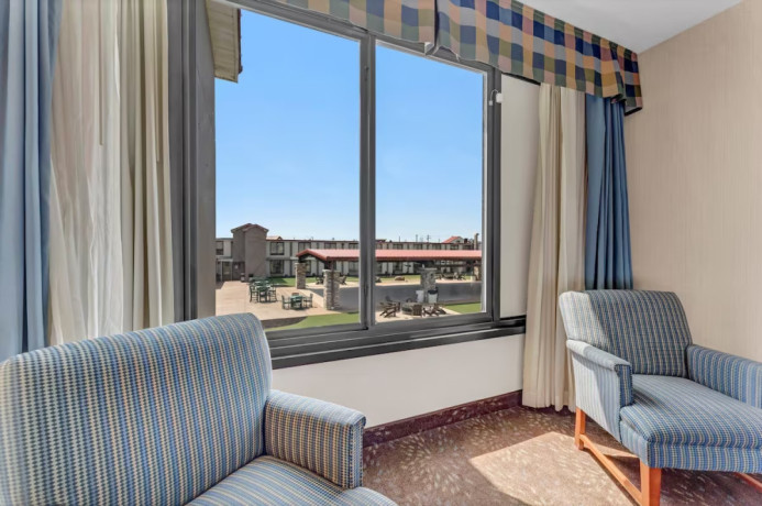 buffalo-airport-hotel-big-0